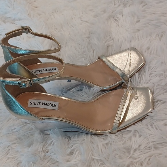Steve Madden Isobel Metallic Gold Clear Lucite Wedge Sandals Size 6,9, & 10 NWOB - Picture 4 of 16